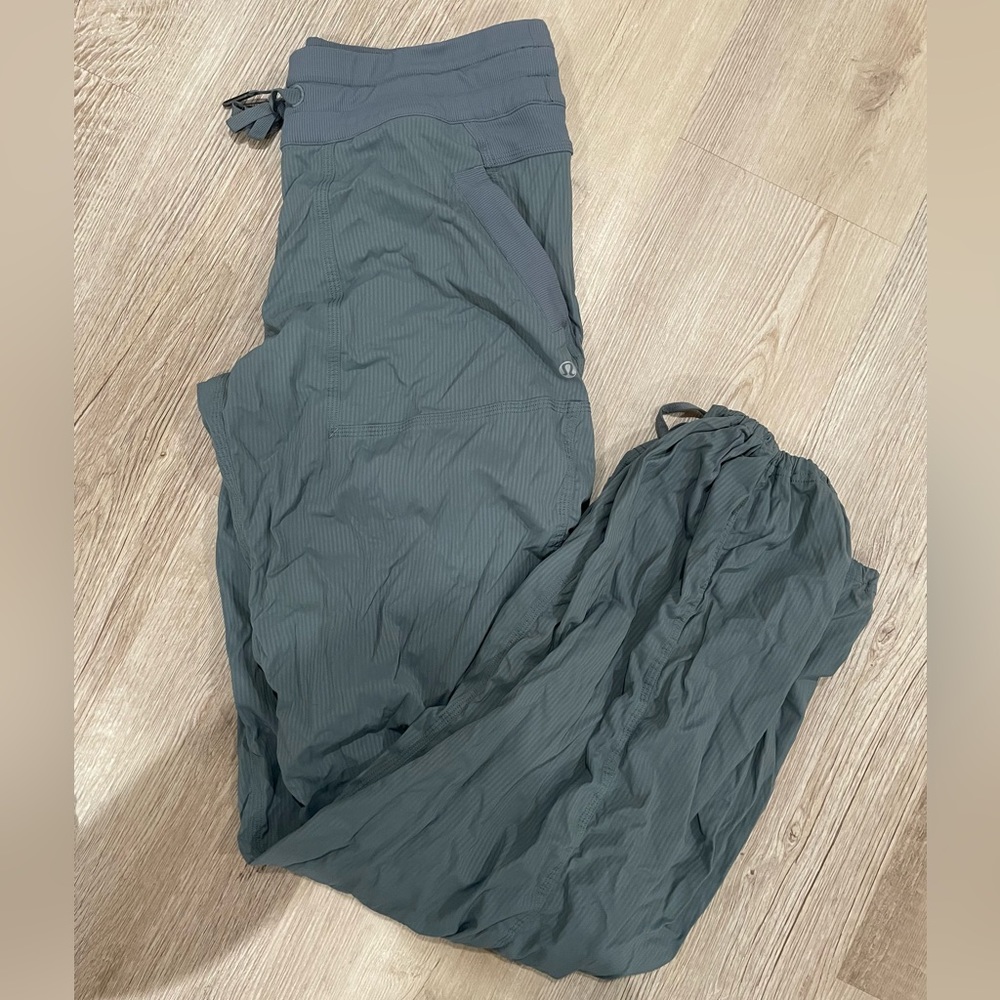 Women’s Green Lululemon Studio Pant (unlined) size: 8